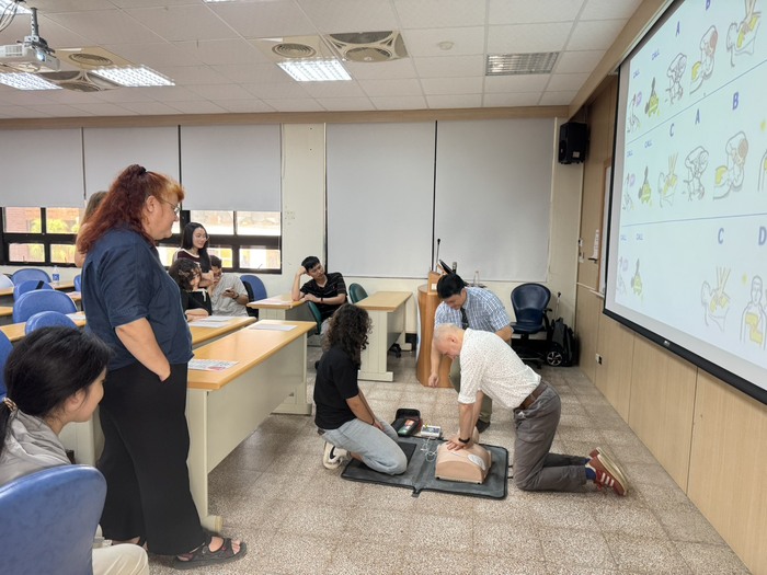 【活動成果】CPR+AED training  急救訓練活動-全英語授課圖片