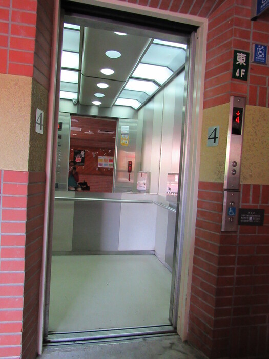 東側電梯(搭乘入口處為B1)