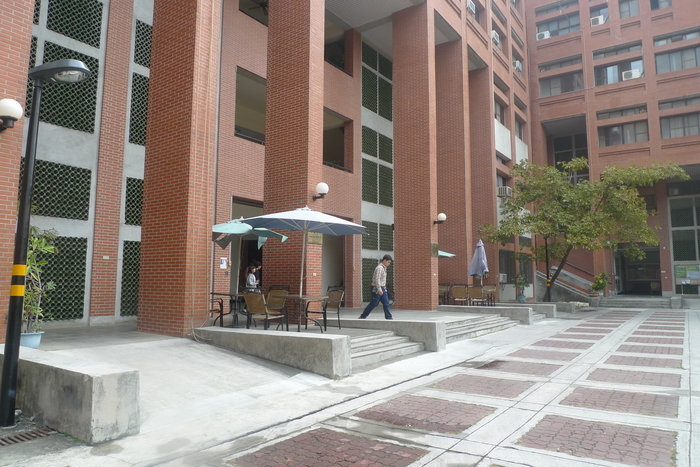 Ramp at entrance圖片