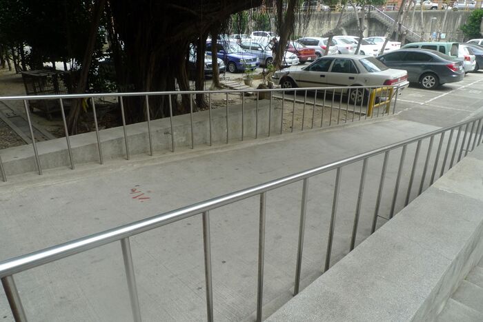 Ramp to the parking lot圖片