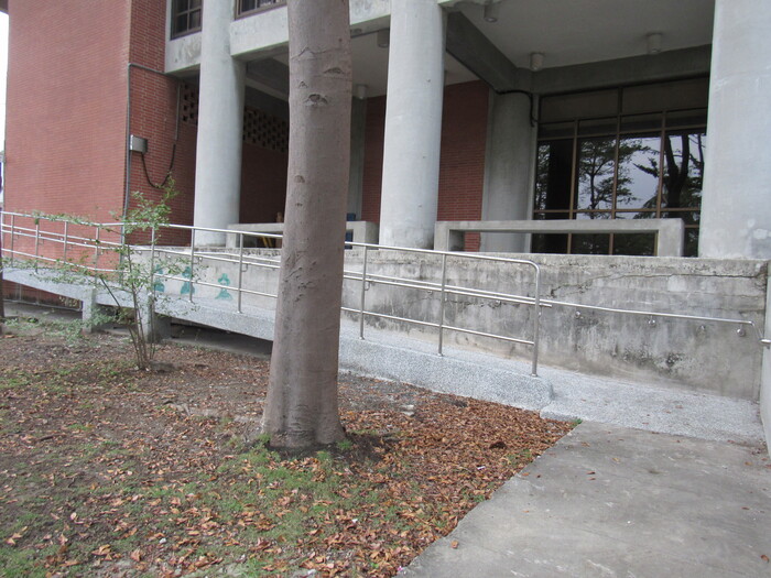 Ramp to the stage elevator at Sun Yat-sen Hall圖片