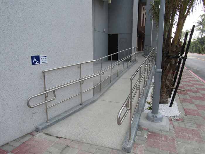 室外通道斜坡圖片