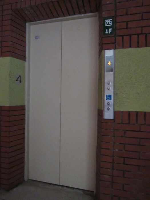 West-side elevator (entry at 4F)圖片