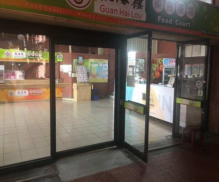 Automatic door at the student cafeteria entrance (2F)圖片
