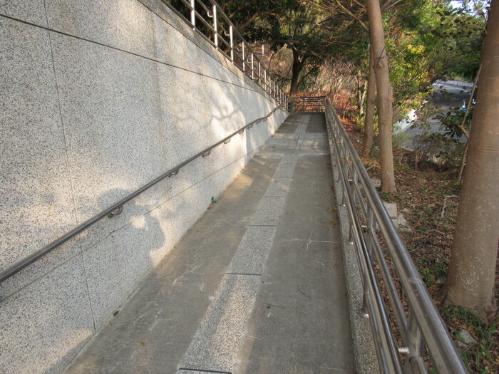 文學院入口斜坡圖片