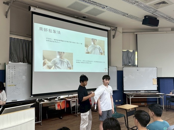 【活動成果】急救與自救-三角巾包紮法講座(含實作練習)圖片