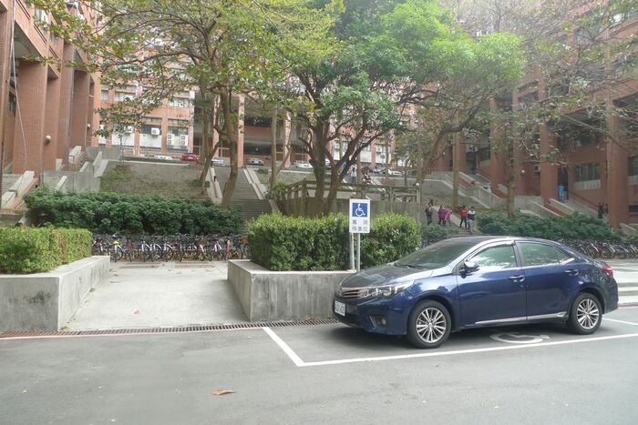 Accessible parking space圖片