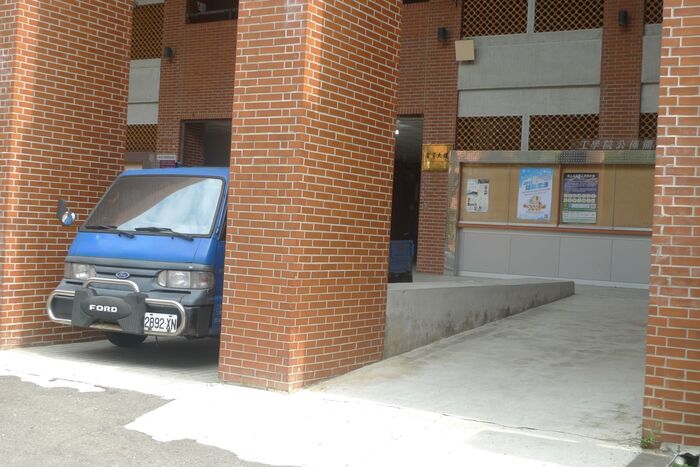 Ramp at the entrance圖片