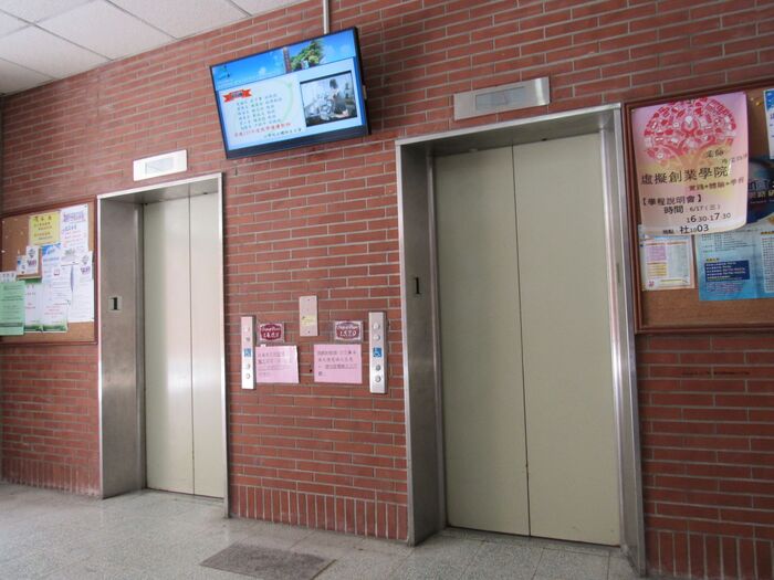 Elevator (requires access card)圖片