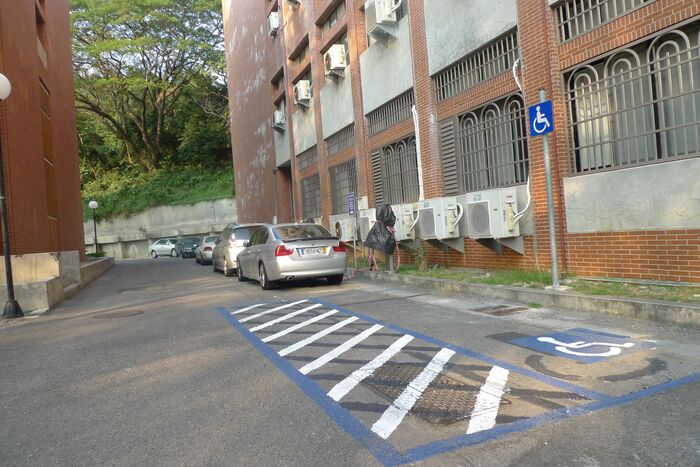無障礙汽車停車位圖片