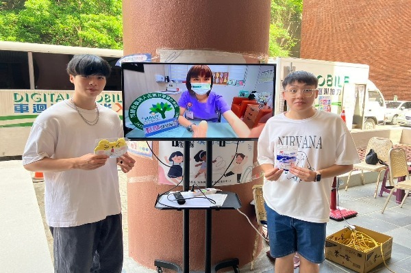 結合新生健康檢查活動，學生看完衛教影片的影片後填寫問卷 ，送獎品圖片