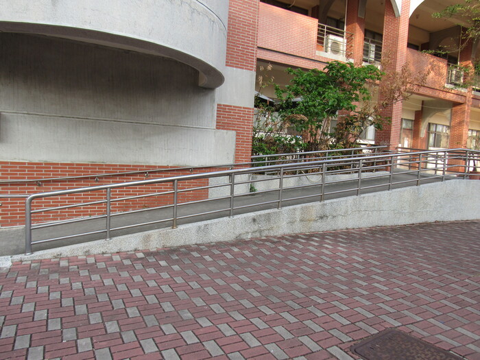 Ramp at the front entrance圖片