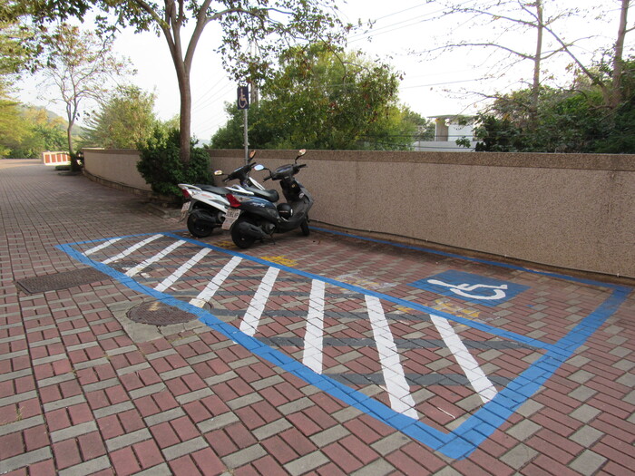 Accessible parking space圖片