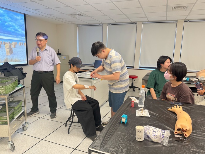 【活動成果】傷口的初級照護(實作課) –擦傷，撕裂傷、 燒燙傷講座- 與後醫系合辦圖片