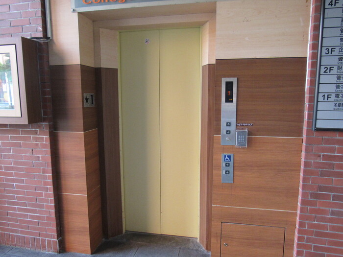 Elevator (next to CM1027, requires access card)圖片