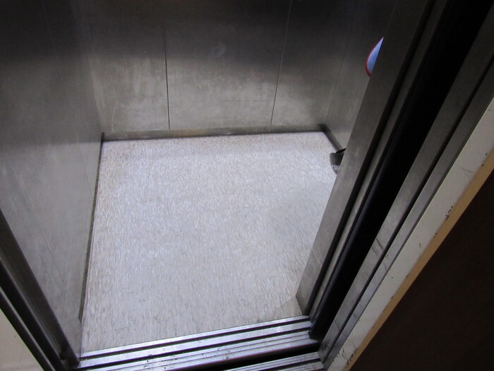 Elevator (next to CM1019, requires access card)圖片