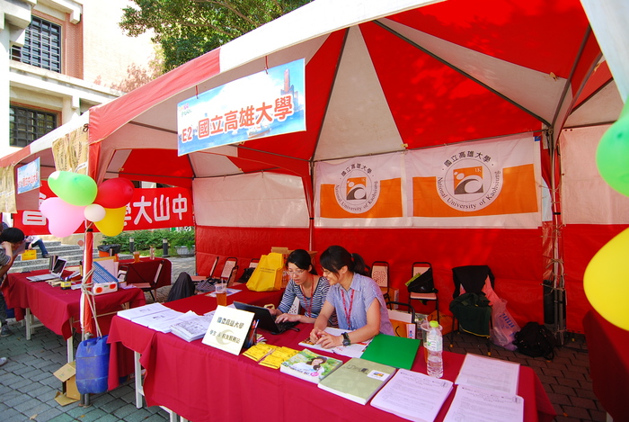 2012就業博覽會─戶外攤位照片圖片